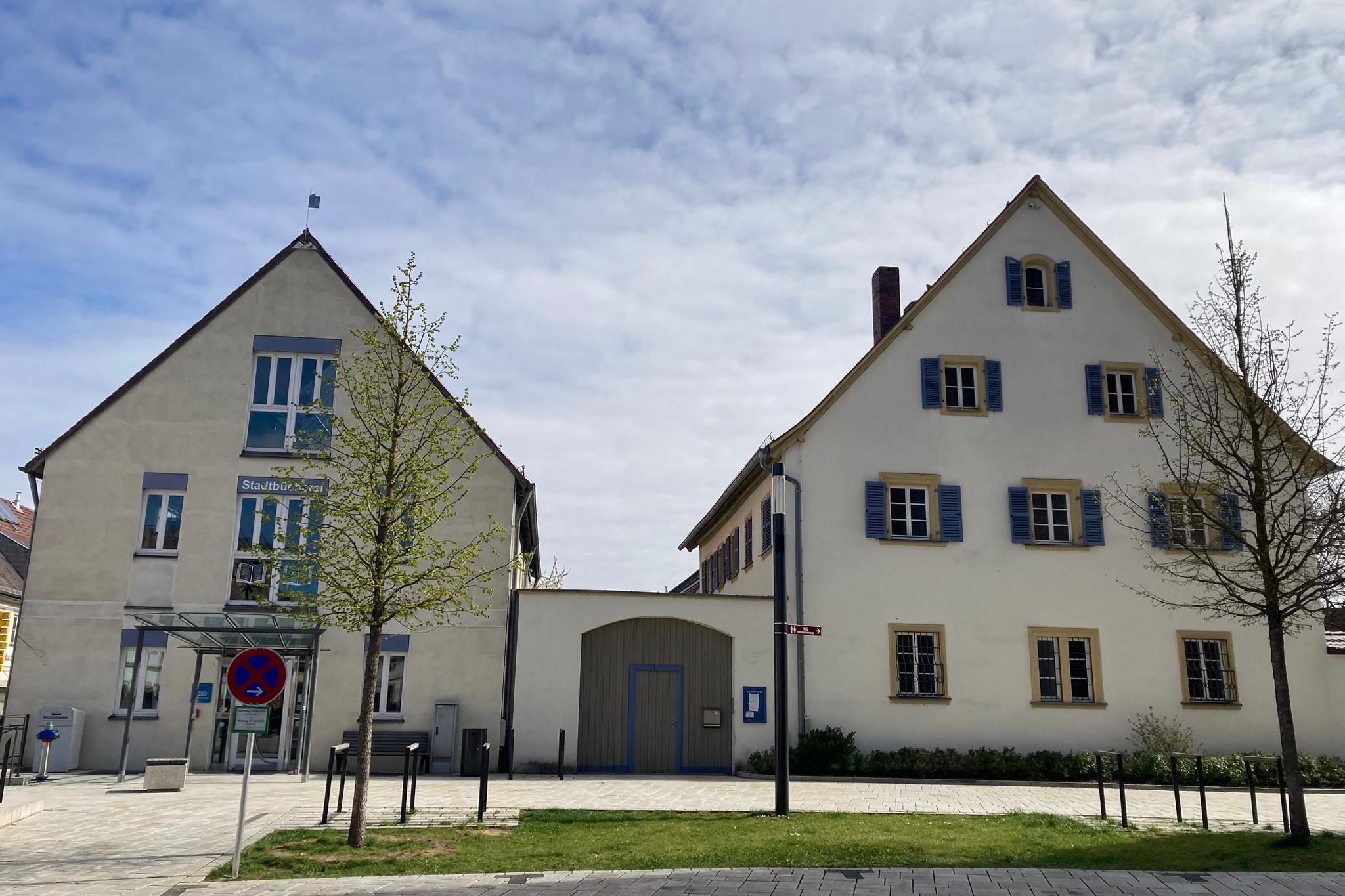 Pfarrhaus und Bücherei Hallstadt